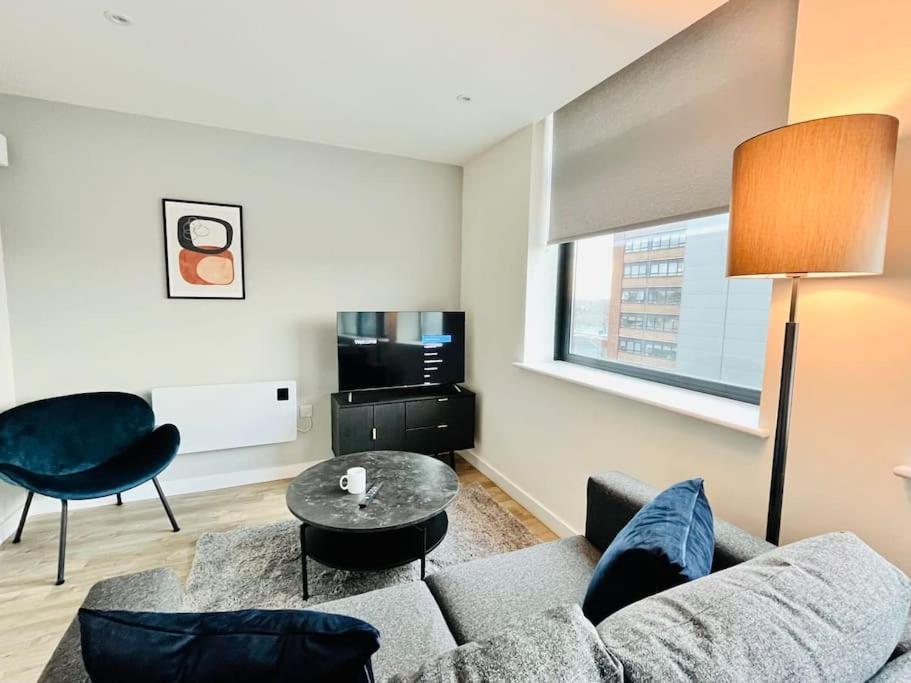 Modern One Bedroom Apartment Near Old Trafford Stadium Manchester Exterior photo